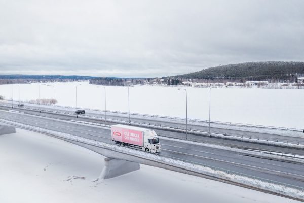 NK Logistiikka – referenssikuvaus, Valokuvaamo Kipinä