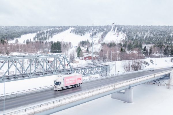 Yrityskuvaus: NK Logistiikka – Valokuvaamo Kipinä
