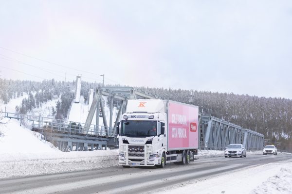 NK Logistiikka – yrityskuvaus, Valokuvaamo Kipinä