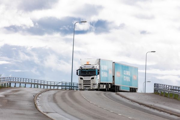 NK Logistiikka – yrityskuvaus, Valokuvaamo Kipinä