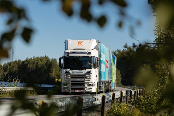 Yrityskuvaus: NK Logistiikka – Valokuvaamo Kipinä