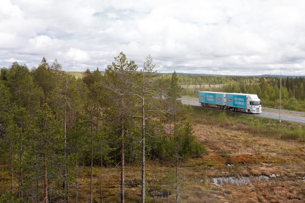 Yrityskuvaus: NK Logistiikka – Valokuvaamo Kipinä