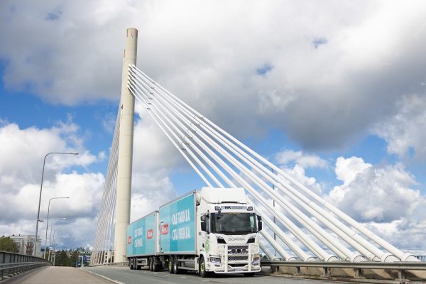 NK Logistiikka – yrityskuvaus, Valokuvaamo Kipinä